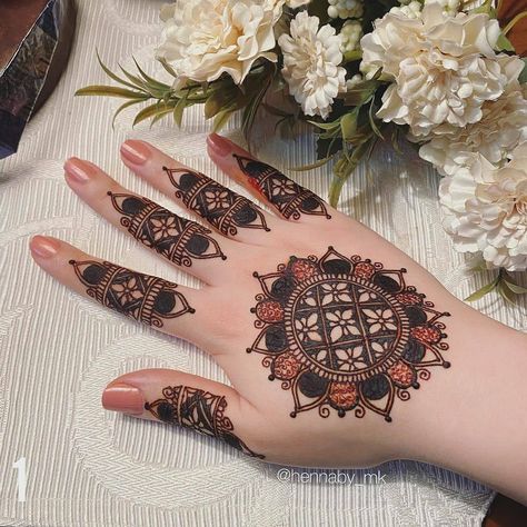 Tikki Mehndi, Finger Henna Designs, Latest Henna Designs, Modern Mehndi Designs, Pretty Henna Designs, Stylish Mehndi, Henna Tattoo Designs Simple, Mehndi Decor, Stylish Mehndi Designs