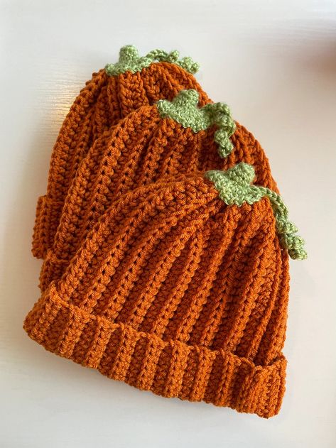 Pumpkin Beanie, Crochet Pumpkin Hat, Crochet Caps, Easy Crochet Hat Patterns, Easy Crochet Hat, Crochet Case, Fall Crochet Patterns, Easy Fall Crafts, Pumpkin Hat