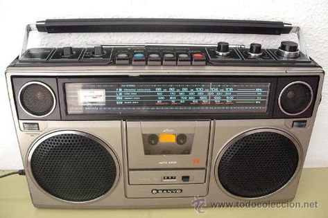 Tenía uno exactamente igual.  Cuantas horas de Play+Rec en los cassettes. Radio Antigua, Childhood Memories 70s, 80s Nostalgia, Good Old Times, Vintage Memory, The Old Days, Vintage Radio, Childhood Toys, Happy Memories