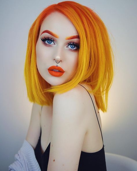 We need a second to admire the perfection in this photo! 😍@evelina.forsell created the most magnificent color melt with Sunset Orange and… Cheveux Oranges, Sunset Hair, Hair Color Orange, Arctic Fox Hair Color, Neon Hair, Bright Hair, Bob Hair, Hair Color Blue, Yellow Hair