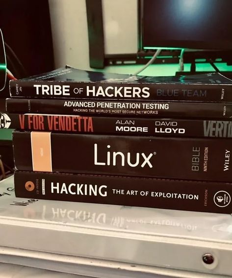 Never Been Happier, Computer Science Major, Learn Hacking, Basic Computer Programming, Tech Books, Computer Science Programming, Hacking Books, Must Read Books, Learn Computer Science