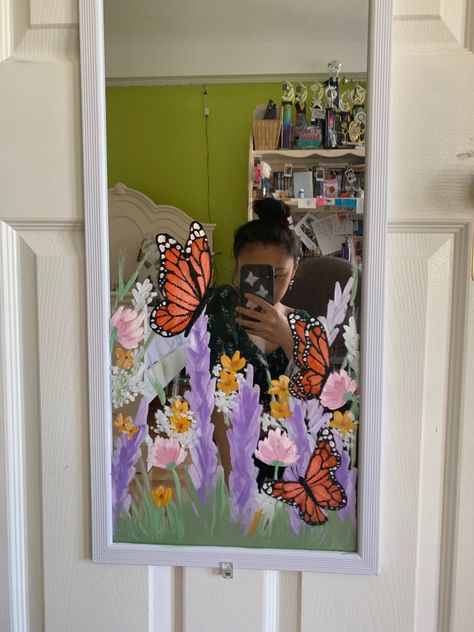 Painted Body Mirror, Mirror Painting Ideas Aesthetic, Mirror Painting Ideas, Painted Mirrors, Painted Mirror Art, Butterfly Mirror, Mirror Paint, Sky Art Painting, Mirror Inspiration