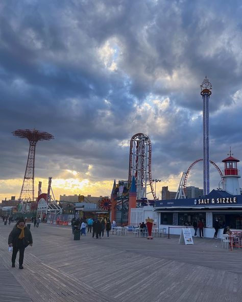 Coney Island Boardwalk, Taylor Swift Sunset, Coney Island Aesthetic, Nyc Scenery, New York Taylor Swift, Anna Huang, Isabella Valencia, Kings Of Sin, Young Aesthetic