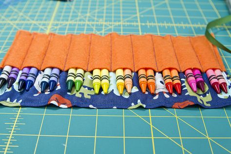 Jumbo Crayons, Diy Crayons, Crayon Roll, Pencil Roll, Back To School Party, School Party, School Parties, Diy Baby, Felt Diy