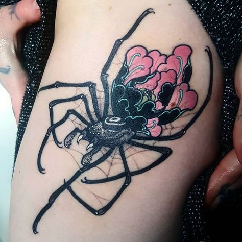 Settled photo of the little spider flower I tattooed on my lovely lady… Bug Tattoo, Insect Tattoo, Hip Tattoos Women, O Tattoo, Spider Tattoo, Technology Art, Hip Tattoo, Arachnids, Feminine Tattoos