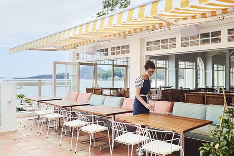 Shoal Bay Country Club / Photography Anson Smart Newcastle Airport, Shoal Bay, Timber Walls, Country Clubs, Holiday Places, Interiors Magazine, Home Magazine, Outdoor Restaurant, Swim Club