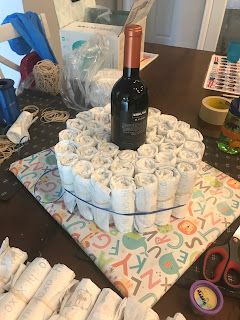 Mixin' Mom: Diaper Cake with a Wine Bottle Base Cake With Wine Bottle, Diaper Cake Tutorial, Diaper Cakes Tutorial, Baby Boy Sprinkle, Diaper Cake Instructions, Diy Diaper Cake, Towel Cakes, Diaper Gifts, Baby Shower Baskets