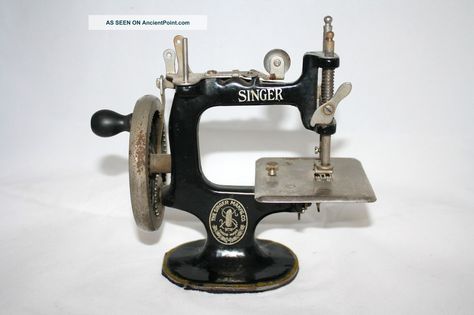 Antique Singer Hand Crank Singer 20 Sewing Machine Vintage Singer Sewing Machine, Toy Sewing, Childhood Dreams, Vintage Singer, Vintage Sewing Machine, Vintage Sewing Machines, Hand Crank, Singer Sewing Machine, Singer Sewing