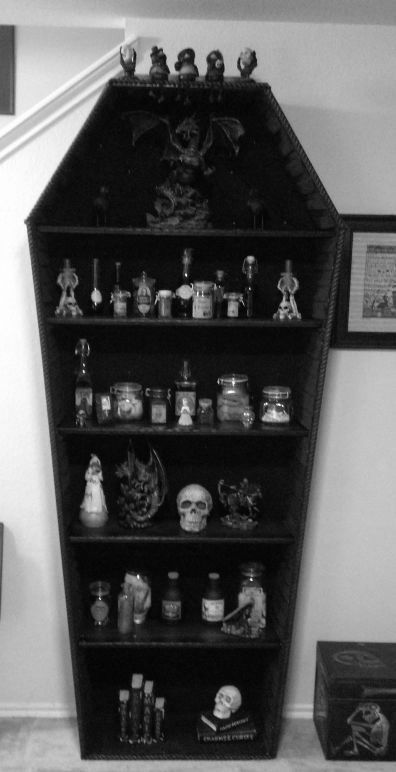 ۴ Spells-of-life ۴ Horror Living Room, Gothic Decor Bedroom, Goth House, Goth Room, Goth Bedroom, Gothic Room, Gothic Bedroom, Gothic Furniture, Goth Home Decor