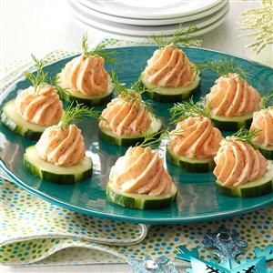 Salmon Mousse Canapes Recipe Smoked Salmon Canapes, Salmon Canapes, Salmon Mousse, Canapes Recipes, Decorações Com Comidas, Fourth Of July Food, Rat Pack, Snacks Für Party, Taste Of Home