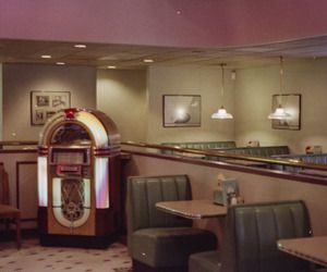 Diner Aesthetic, 50s Aesthetic, Americana Aesthetic, We Happy Few, Lana Del Rey Songs, Vintage Diner, Sassy Girl, 2000s Aesthetic, Aesthetic Boy