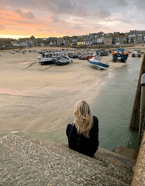 Looe Cornwall Aesthetic, Living In Cornwall, Cornwall Beach House, St Ives Aesthetic, Cornwall Home, Cornwall St Ives, St Ives Cornwall Aesthetic, Treseren Wedding, At Ives