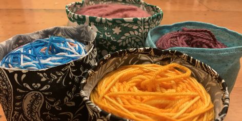 Free sewing pattern: Make a yarn cozy to keep your yarn tangle free and secure. Bowl Sewing Pattern, Cozy Sewing Pattern, Yarn Cozy, Yarn Storage, Free Sewing Pattern, Yarn Cake, Fabric Yarn, Yarn Bowl, Sewing Gifts