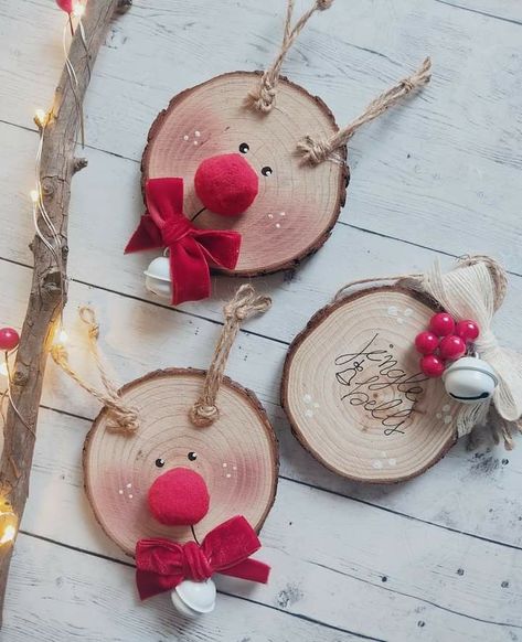 Homemade Country Christmas Ornaments, Rustic Wood Slice Ornaments, Homemade Wood Slice Ornaments, Christmas Decorations House, Christmas Decoration House, Kids Christmas Decorations, Christmas Decoration Outdoor, Kids Christmas Decor, Christmas Decoration Party