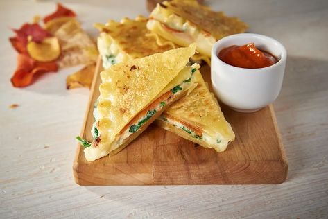 Lasagna Grilled Cheese, Marinara Dipping Sauce, Cheese Noodles, Tortilla Wrap, Whats For Lunch, Low Sodium Recipes, No Noodle Lasagna, Grilled Cheese Sandwich, Cheese Sandwiches