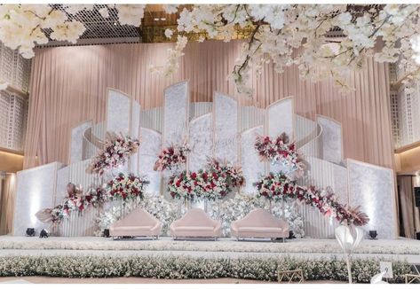 Background Pelaminan, Dekorasi Wedding Indoor, Dekor Pelaminan Modern, Pelaminan Aesthetic, Dekor Wedding Pelaminan, Decorasi Wedding, Wedding Ballroom Decor, Dekor Pelaminan, Pelaminan Modern