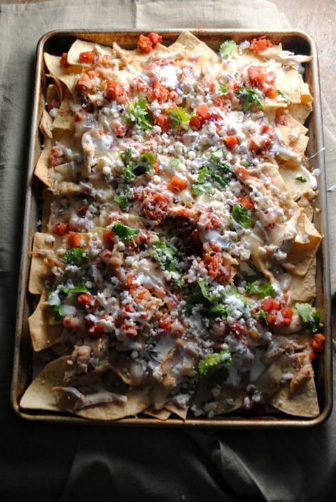 chicken-nachos-queso-fresco-topping-VianneyRodriguez Baked Chicken Nachos, Oven Nachos, Nacho Recipes, Nacho Recipe, Baked Nachos, Cheesy Nachos, Nachos Recipe Easy, Baked Bbq Chicken, Bbq Chicken Pizza