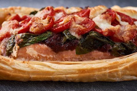 A rich, full-flavoured version of salmon en croûte with a black olive tapenade, tomato and mozzarella topping. Jamie Oliver Salmon, Salmon En Croute Recipe, Veg Lasagne, Black Olive Tapenade, Jamie Oliver Chicken, Cannelloni Recipe, Salmon En Croute, Herb Crusted Salmon, Cauliflower And Broccoli