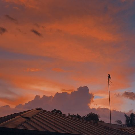 took these cute photos of the sky up on the rooftop Photos Of The Sky, Rooftop Aesthetic, Romantic Films, Reference Images, Cute Photos, The Sky, Art Projects, Art Inspiration, It Cast