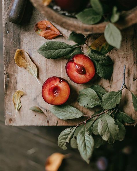 Summer To Fall Aesthetic, Fruit Still Life Photography, Fruit Food Photography, Autumn Produce, Food Still Life Photography, Summer Still Life, Aesthetic Food Photography, Son Bahar, Still Life Pictures