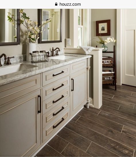 Traditional Bathroom Designs, Cheap Bathrooms, Bad Inspiration, Large Bathrooms, House Decorating, Bathroom Colors, Bathroom Remodel Master, Traditional Bathroom, Small Bathroom Remodel