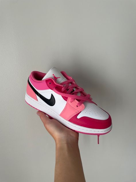 Pink Nike Air, Demonia Shoes, Trendy Shoes Sneakers, Nike Shoes Girls, Nike Air Jordan 1 Low, Sneaker Art, Cute Nike Shoes, Cute Sneakers, Pink Nike