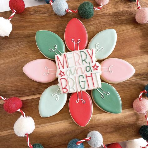 Christmas Cookie Sets Royal Icing, Best Christmas Cookie Recipes, Icing Designs, Christmas Sugar Cookies Decorated, Best Christmas Cookie Recipe, Cute Christmas Cookies, Cookie Decoration, Royal Iced Cookies, Christmas Cookie Recipes