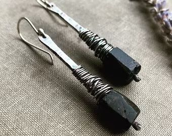 daniellerosebean - Etsy Art Jewelry Earrings, Raw Black Tourmaline, Earthy Jewelry, Rustic Earrings, Wire Wrap Jewelry, Paper Earrings, Tourmaline Earrings, Rock Jewelry, Wrap Jewelry