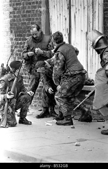 Northern Ireland Sept. 1971, Rioting in the Bogside, Londonderry where soldiers of the Anglian regiment came under attack from C Stock Photo Northern Ireland Troubles, Uk Military, British Values, British Armed Forces, The Troubles, Londonderry, Irish History, Troubled Times, A Soldier