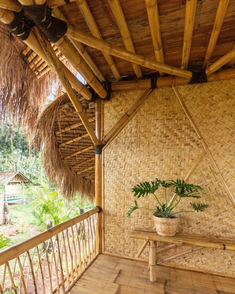 Bamboo Hut Design, Bamboo Hut House, Bamboo Cottage, Ijen Volcano, Ijen Crater, Bamboo Hut, Luxury Tree Houses, Kawah Ijen, Hut House