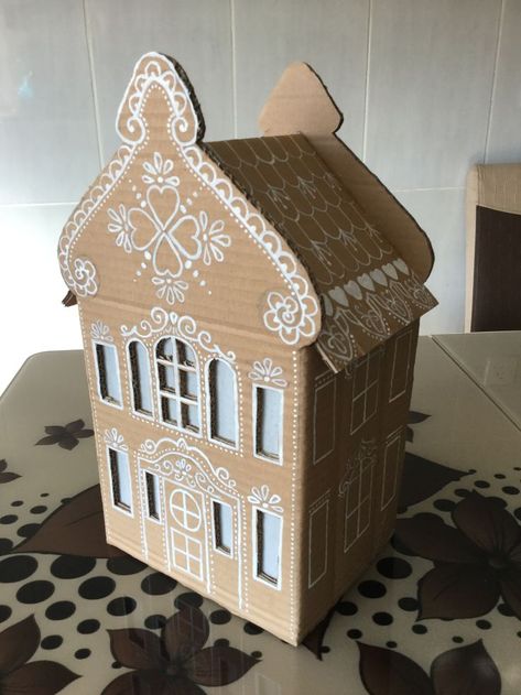 Cardboard Christmas House, Cardboard Gingerbread House, Gingerbread House Ideas, The Best Dessert, Gingerbread Christmas Decor, Gingerbread House Decorations, Noel Diy, Xmas Deco, Cardboard House