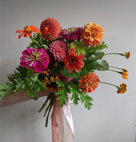 Zinnia Bouquet, Classic Wedding Bouquet, Dahlia Bouquet, A Bunch Of Flowers, Flower Farming, Zinnia Flowers, Fresh Flower Bouquets, Flower Farmer, Colorful Bouquet