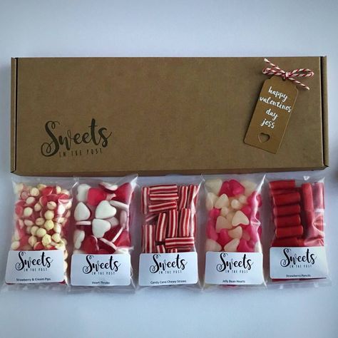 Boutique Patisserie, Strawberry Box, Strawberry And Cream, Gift Box Ideas, Valentines Box, Valentines Gift Box, Sweet Cones, Candy Gift Box, Sweets Gift