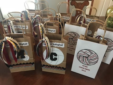 Volleyball team goodie bags! Volleyball Fire Up Bags, Volleyball Snack Bags Team Mom, Volleyball State Goodie Bags, Volleyball Basket Gift Ideas, Team Goodie Bag Ideas, Volleyball Gift Bags, Volleyball Treats, Diy Volleyball Gifts, Volleyball Snacks