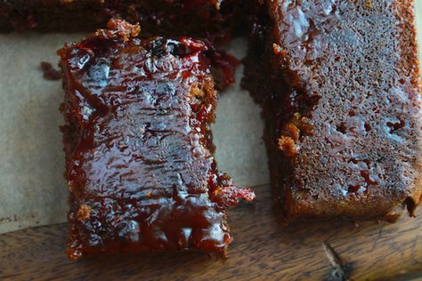 STICKY CRANBERRY GINGERBREAD from:shutterbean.com Sticky Cranberry Gingerbread, Cranberry Gingerbread, Peppermint Oreos, Cranberry Salad Recipes, Cranberry Compote, Cranberry Salad, Frozen Cranberries, Christmas Entertaining, Delectable Desserts