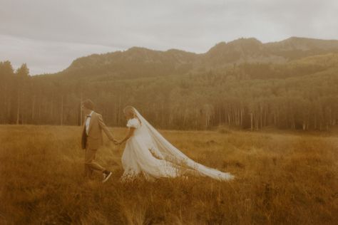 Mountain Wedding Photos, Wedding Mood Board, Wedding Mood, Forest Wedding, Wedding Photo Inspiration, Dreamy Wedding, Wedding Photography Inspiration, Wedding Pics, Mountain Wedding