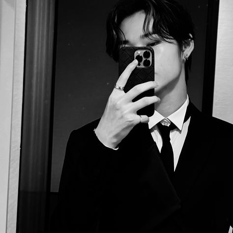 enhypen kpop kpopicon enhypenicon Niki Blackcore, Niki Mirror Selfie, Niki Icons, Rosé Ysl, I Dont Need Anyone, Nishimura Riki, White Mirror, Love My Boyfriend, The Boy Is Mine