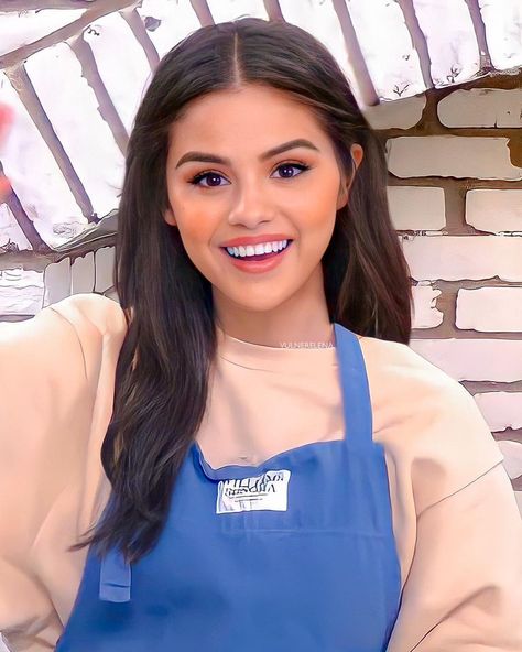 Selena Gomez Long Hair, Selena Gomez Cooking, Selena Gomez The Weeknd, Selena Gomez Birthday, Spanish Girl, Long Hair Highlights, Selena Gomez Music, Selena And Taylor, Selena Gomez Cute