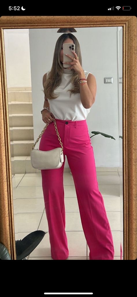 Outfit Pantalon Rosado, Pastel Office Outfit, Outfit Pantalon Rose, Outfit Brunch Casual, Pantalon Rosa Outfit, Outfit Pantalon Rosa, Outfit Rosado, Pink Pants Outfit Work, Pink Pants Outfit