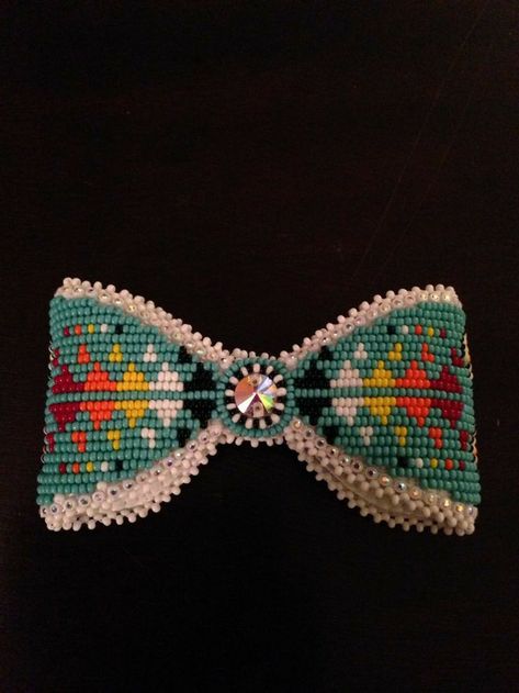 Beaded Bows Native American, Native Beaded Hair Ties, Beaded Hair Clips Native American, Beaded Bow Tie, Beaded Barrettes, Native American Beadwork Patterns, Beautiful Beaded Earring, Native Beading, Beaded Bow