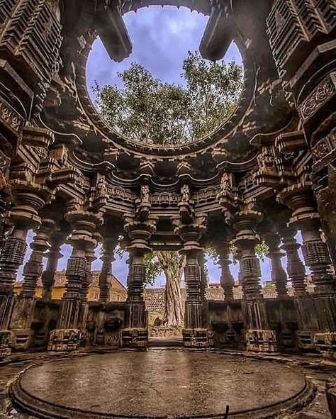 3,357 Likes, 24 Comments - ArcheoTravelers (@archeo.traveler) on Instagram: “presents P H O T O | @lonelyplanetindia @_sarthak_patil • L O C A T I O N S | Khidrapur |…” Architecture Antique, Temple India, Ancient Drawings, Indian Temple Architecture, India Architecture, Ancient Indian Architecture, Temple Ruins, Asian Architecture, Temple Architecture