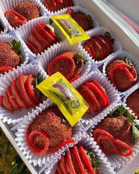 Fresas Enchiladas, Mexican Snacks To Sell, Mexican Dessert Table, Mexican Snack Foods, Mexican Treats, Dresses Lavender, Mexican Snacks, Dresses Quince, Chocolate Covered Fruit