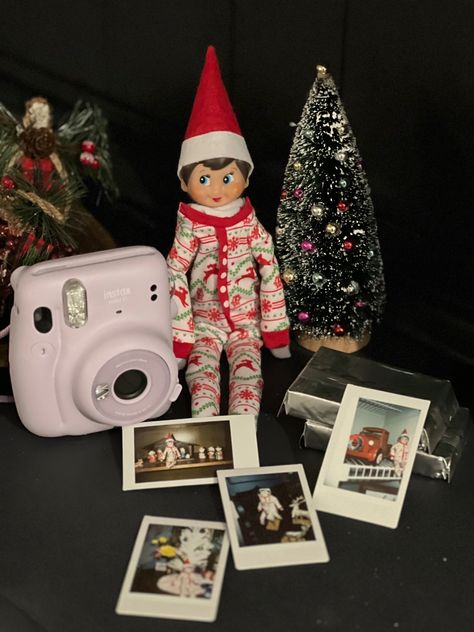 Elf On The Shelf Camera, Elf Christmas Card Photo Ideas, Elf On The Shelf Polaroid, Elf On The Shelf Christmas Card Photo, Selfie With Elf On The Shelf, Polaroid Camera, Elf On Shelf Memes Funny, Polaroid Photos, Santa Hat