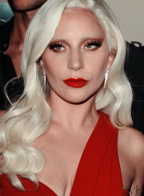 Lady Gaga American Horror Story, Gaga Makeup, Lady Gaga Makeup, Bleached Eyebrows, Lady Gaga Photos, Lady Gaga Pictures, Palaye Royale, Bridget Jones, Hair Braid