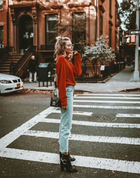 Whole outfit is ✔️✔️ *vegan leather obvs Looks Pinterest, Outfit Trends, Trik Fotografi, Red Sweater, Mode Inspo, 가을 패션, Outfits Casual, Fashion Mode, Mode Inspiration