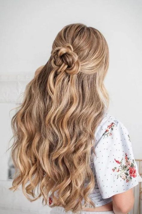 Dutch Flower Braid Wavy Hairstyle Rope Braided Hairstyle, Dutch Braid Ponytail, Half Bun Hairstyles, Easy Trendy Hairstyles, Missy Sue, Flower Bun, Flower Braids, Trendy Hairstyle, Long Wavy Hair