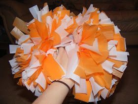 Cheerleading Diy, Cheerleading Pom Pom, Cheerleading Pom Poms, Diy Tablecloth, Cheer Pom Poms, Diy Pom Poms, Pom Pon, Pom Pom Girl, How To Make A Pom Pom