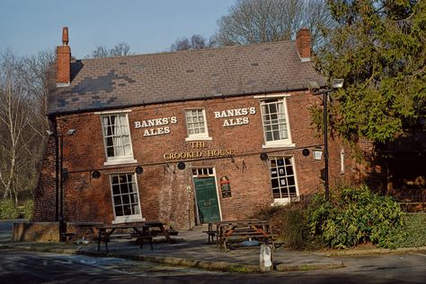 The Crooked House, The Glynne Arms, on the edge of Himley Estate, Dudley, West Midlands, England - a historical landmark the subsidence was caused by the mining of coal underneath and around the foundation. The Crooked House, Crooked House, British Pub, Old Pub, Unusual Homes, Frank Gehry, Interesting Buildings, English Heritage, Sopot