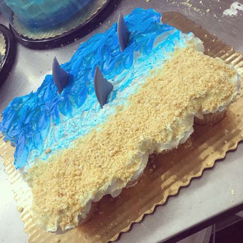 Diy Shark Cake, Shark Week Cake, Shark Cupcake Cake, Shark Cake Ideas, Jaws Cupcakes, Shark Theme Cake, Shark Sheet Cake, Shark Cupcake Cakes Pull Apart, Reef Cake