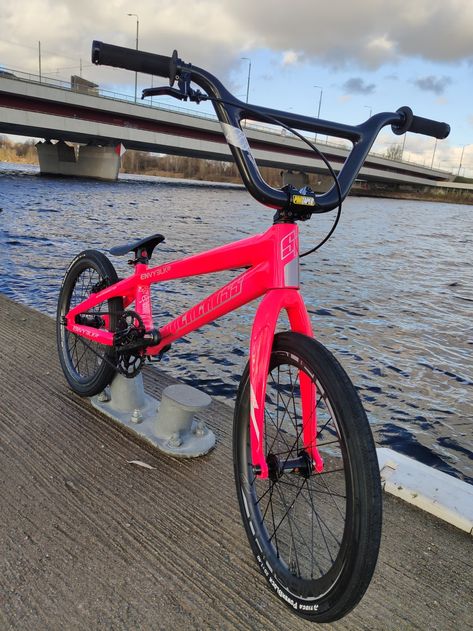 Race Wallpaper, Pink Bmx Bike, Bmx Pro, Bmx Cycles, Blue Bmx Bike, Diamondback Bmx, Best Bmx, Bmx Racing, Bmx Freestyle